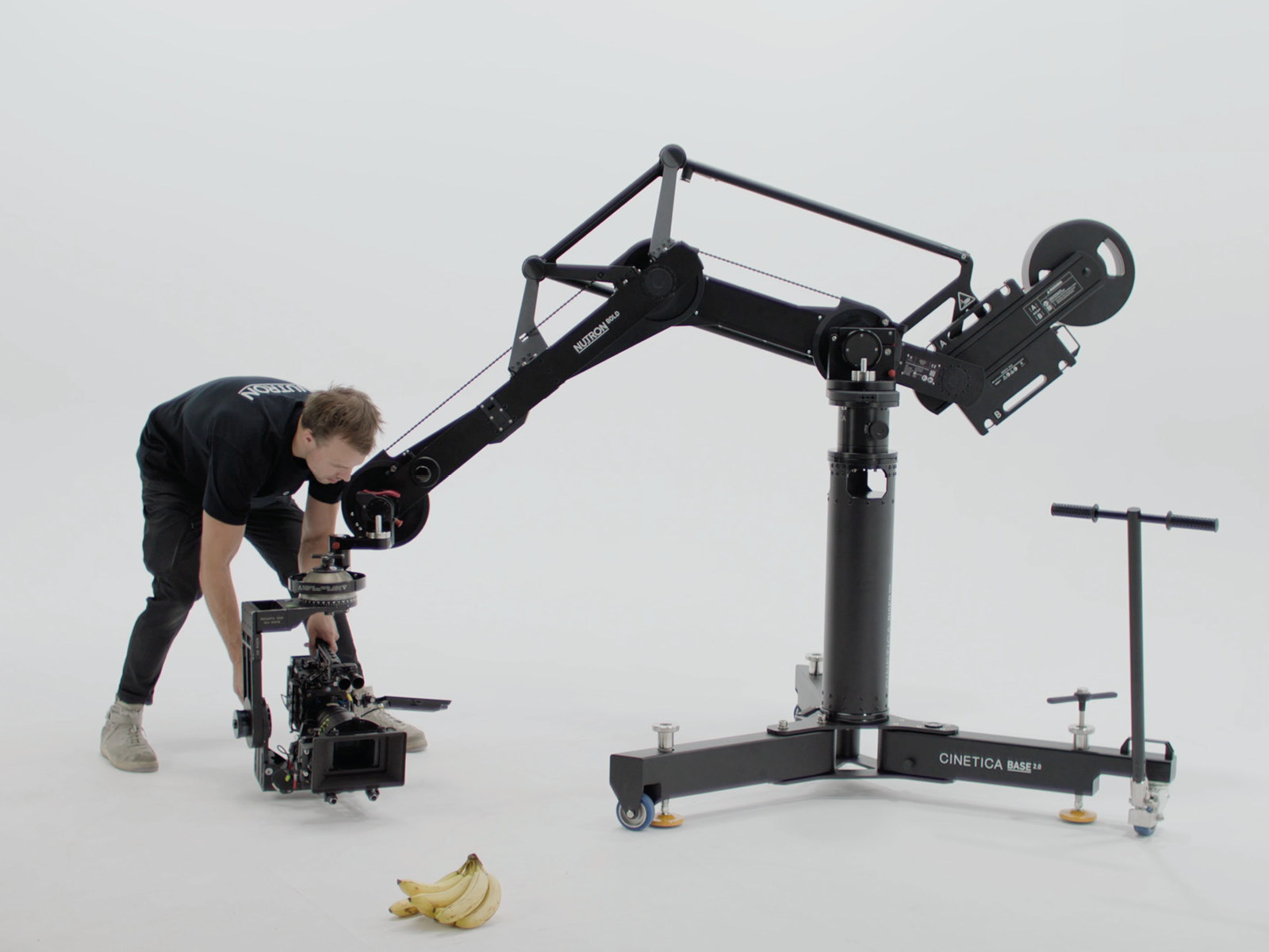 NU.TRON bold mechanical camera crane on set